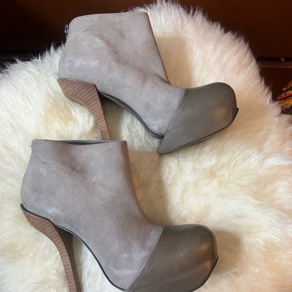 BCBGMaxAzria Two-Tone Gray Heeled Boots Size 7